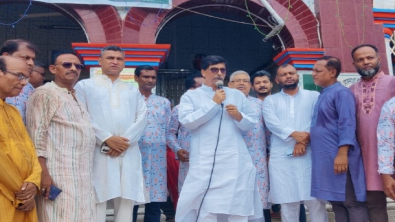 কুমিল্লায় দুর্গোৎসব পরিদর্শনে মণ্ডপে মণ্ কুমিল্লায় দুর্গোৎসব পরিদর্শনে মণ্ডপে মণ্