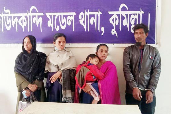 প্রবাসী স্বামীর কাছে মুক্তিপণ আদায়ে শিশু ছেলেকে ‘অপহরণ’ করেন মা 