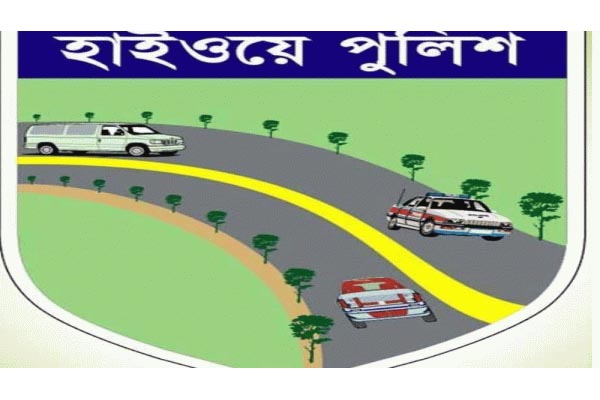 কুমিল্লার মহাসড়কে ফাঁদে ফেলে সর্বস্ব লুটে নিলো ছিনতাইকারীরা