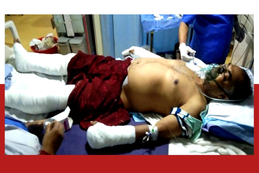 কুমিল্লায় শিক্ষা প্রকৌশলীর রুমে ঢুকে ঠিকাদার যুবলীগ নেতাকে মারধর