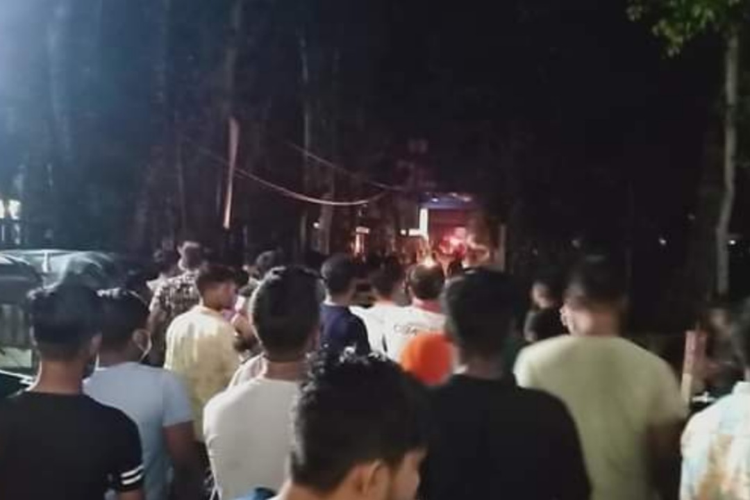 তিতাস নদীতে ডিজে পার্টির ট্রলার বিদ্যুতের তারে জড়িয়ে ১৫ কিশোর দগ্ধ