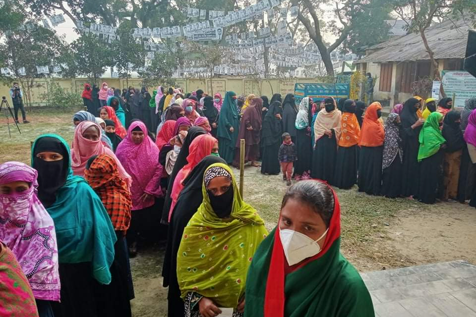 চান্দিনা পৌর নির্বাচনে ইভিএম ভোগান্তি 