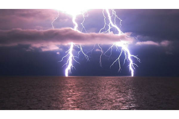 নদীতে মাছ ধরতে গিয়ে বজ্রাঘাতে দুই জেলের মৃত্যু