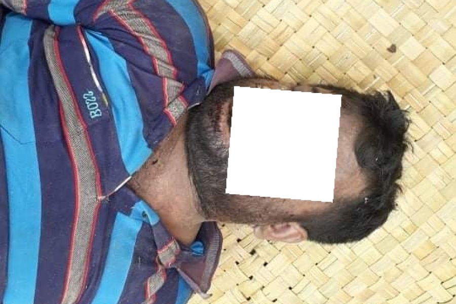 দাউদকান্দিতে গলায় তার পেঁচিয়ে হত‍্যা