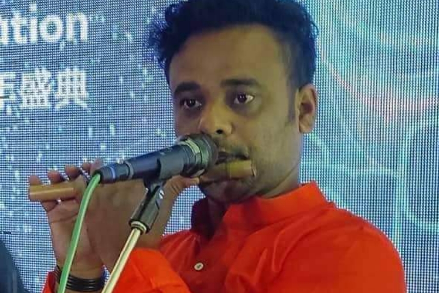 মোটরসাইকেলে বাসের ধাক্কায় বাঁশি বাদক মনির নিহত