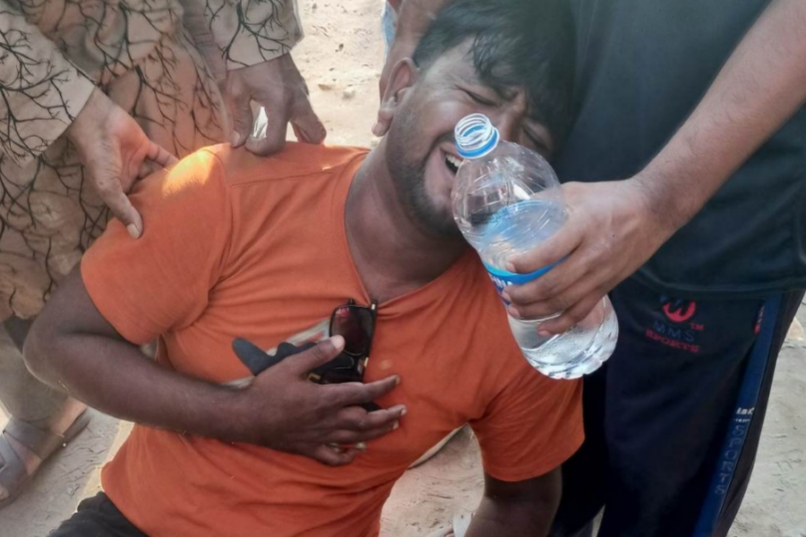 লরির ধাক্কায় মোটরসাইকেল থেকে পড়ে প্রাণ গেলো স্ত্রীর, স্বামী হাসপাতাল