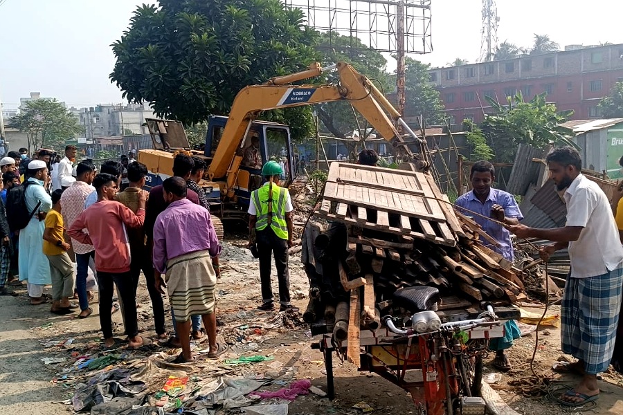 ঢাকা-চট্টগ্রাম মহাসড়কের চান্দিনা বাজারের ৩ শতাধিক স্থাপনা উচ্ছেদ