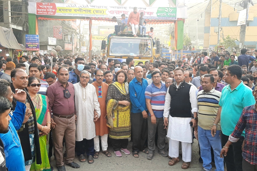 কুমিল্লায় সরস্বতী পূজায় হিন্দু ধর্মাবলম্বীদের ঐতিহ্যবাহী ট্রাক মিছিল, উদ্বোধনে এমপি সীমা