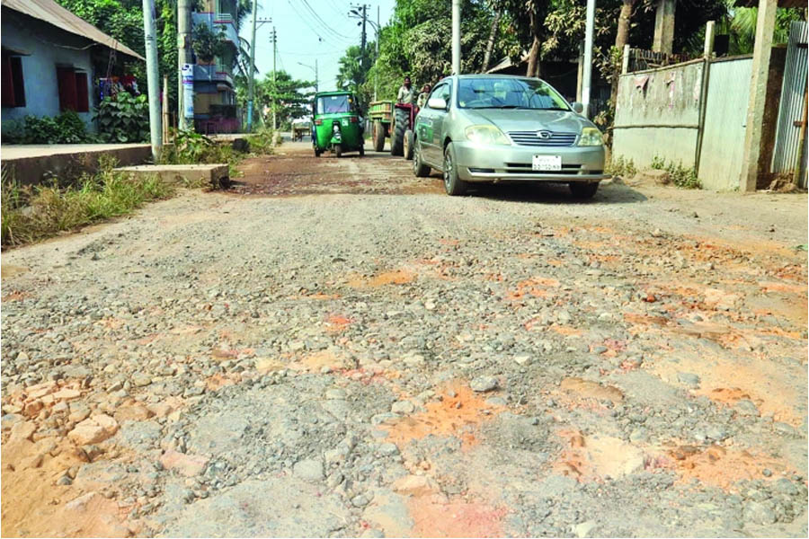 কুমিল্লায় অর্থের অভাবে তিন সড়কের কাজ বন্ধ!
