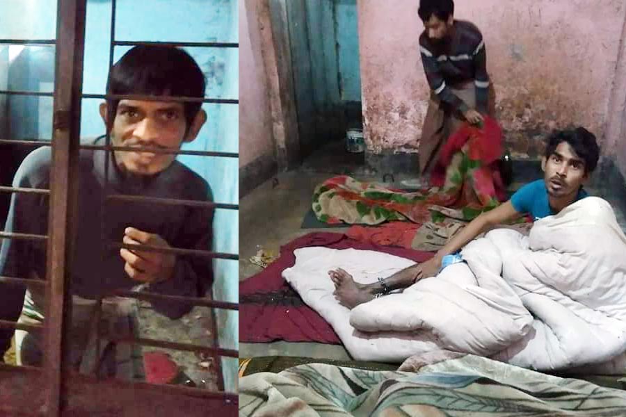 মানসিক চিকিৎসার নামে শিকল বেঁধে শারীরিক নির্যাতন