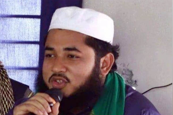 তিন সন্তানের মাকে নিয়ে পালালেন মসজিদের ‘হুজুর’