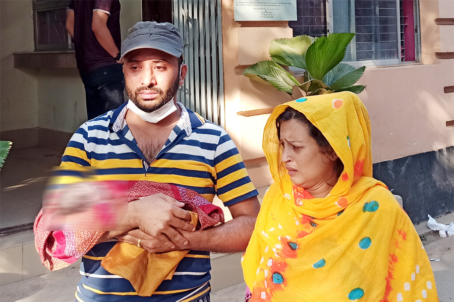 নগরীতে পেটে লাথি মেরে নবজাতকের মৃত্যুর ঘটনায় বাবা-ছেলে গ্রেফতার
