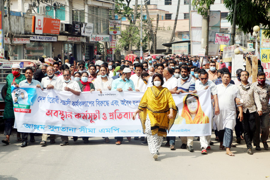 দেশ বিরোধী সন্ত্রাসী কর্মকাণ্ড ও হরতালের প্রতিবাদে কুমিল্লায় এমপি সীমার নেতৃত্বে মিছিল