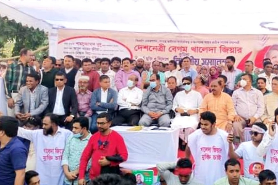 কুমিল্লায় বেগম জিয়া'র চিকিৎসা ও মুক্তির দাবীতে বিভাগীয় সমাবেশ 