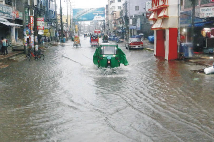 বর্ষণেই কুমিল্লায় জলাবদ্ধতার ভোগান্তি!