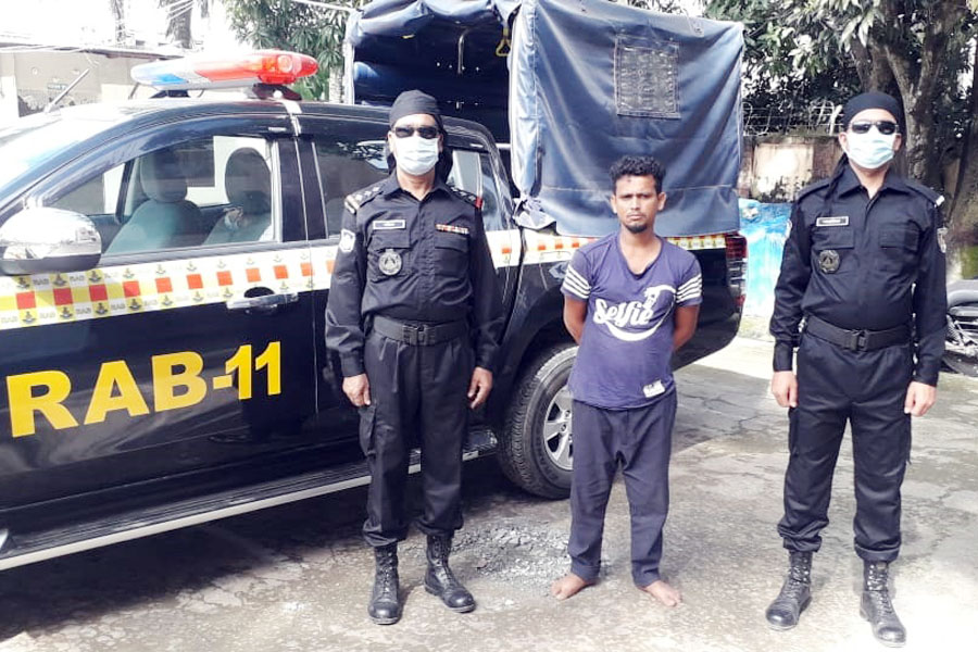 কুমিল্লায় গাঁজা বিক্রয়কালে র‌্যাবের হাতে মাদক ব্যবসায়ী গ্রেফতার 