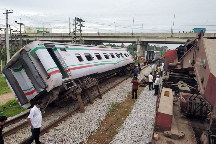 পদুয়ার বাজারে পিকআপকে ধাক্কা দিয়ে ট্রেনের বগি লাইনচ্যুত, তদন্ত কমিটি গঠন