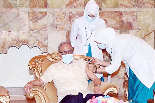 টিকা নিয়েছেন রাষ্ট্রপতি