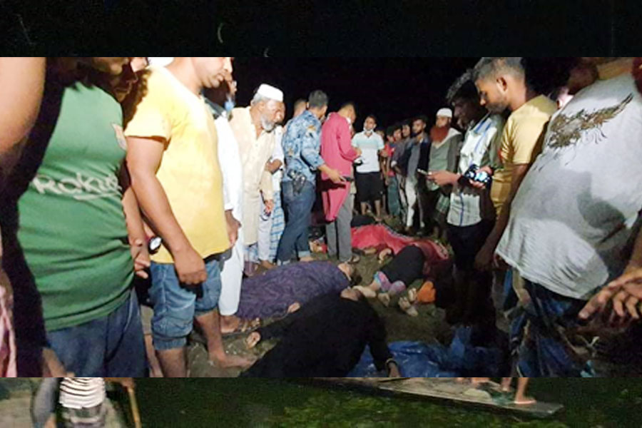 ব্রাহ্মণবাড়িয়ায় শতাধিক যাত্রী নিয়ে নৌকা ডুবি, ২১ জনের লাশ উদ্ধার