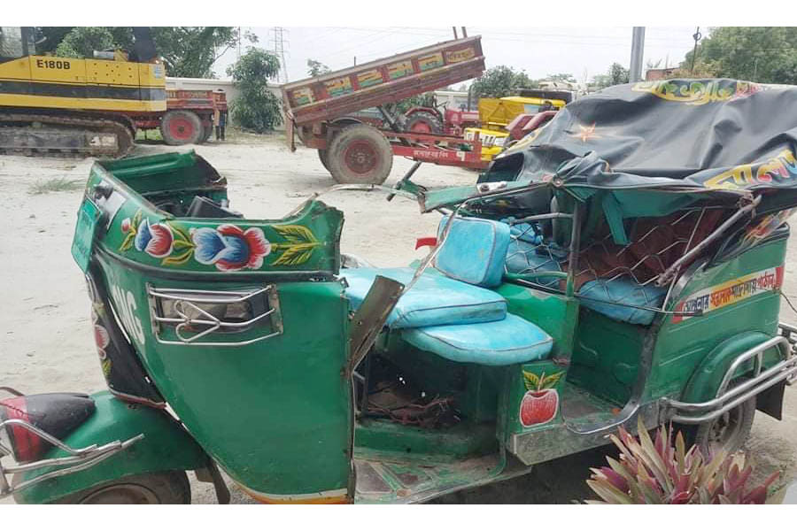 তিতাসে নিয়ন্ত্রণ হারানো পিকআপের ধাক্কায় প্রাণ গেল দুই মাছ ব্যবসায়ীর