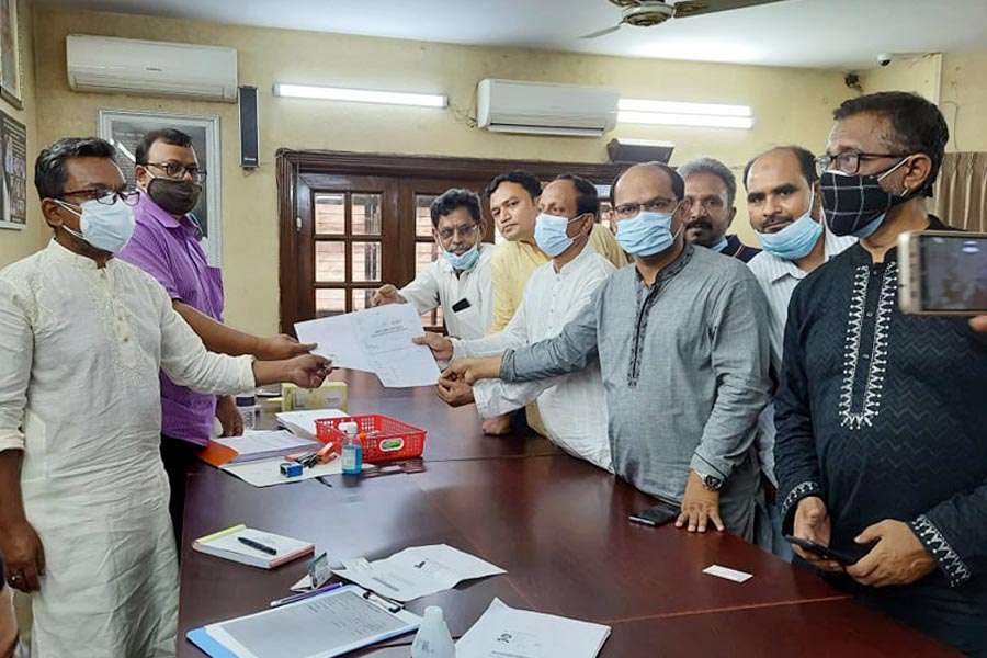 কুমিল্লা-৫ উপ-নির্বাচন : আ’লীগের মনোনয়ন নিলেন মতিন খসরুর ভাই আবদুল মমিন ফেরদৌস