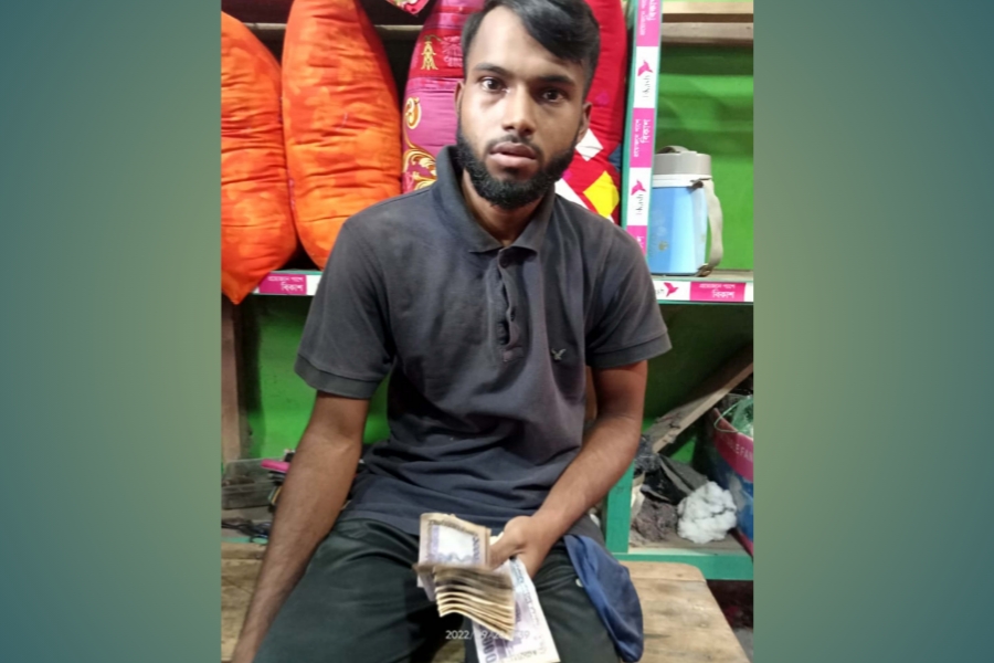 মুরাদনগরে ২৬ হাজার টাকার জাল নোটসহ বিকাশ দোকানে যুবক আটক