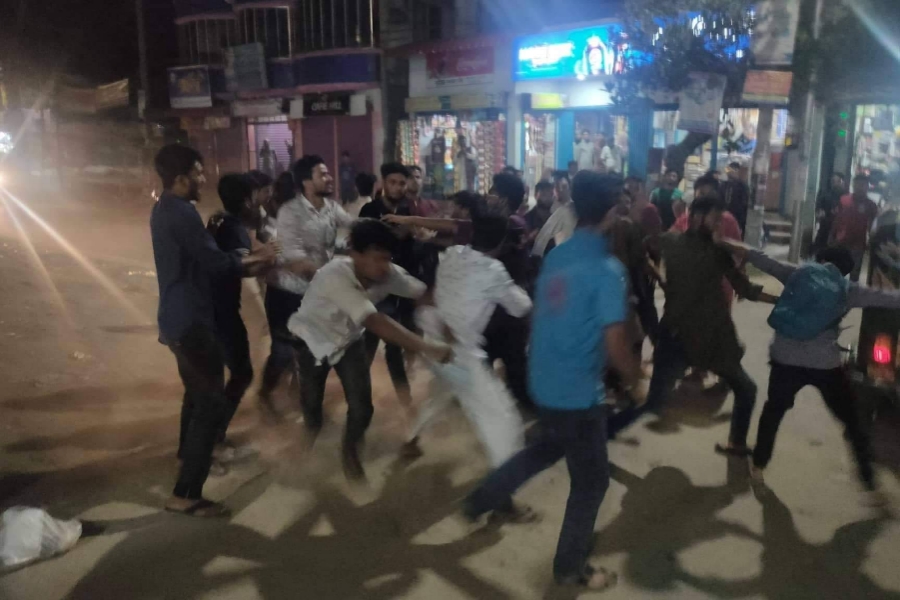 মেসেঞ্জার গ্রুপ থেকে সংঘর্ষে কুবি শাখা ছাত্রলীগের দু’গ্রুপ