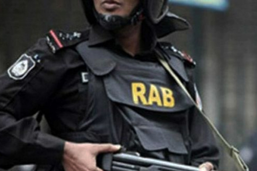 সদর দক্ষিণে র‍্যাবের সঙ্গে মাদক ব্যবসায়ীদের গোলাগুলি, র‍্যাব সদস্যসহ আহত চার