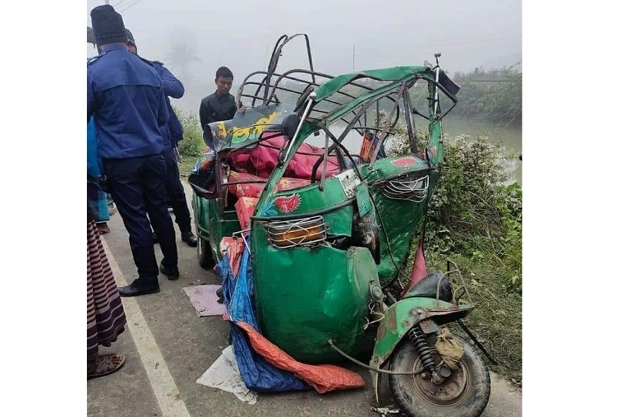 লাকসামে বাস-অটোরিকশা সংঘর্ষ: স্বামী-স্ত্রী, শাশুড়িসহ একই পরিবারের ৪ জন নিহত