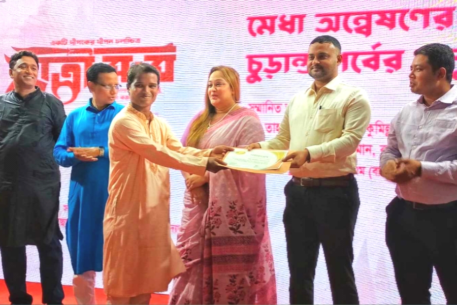 ছাত্রী সংঘ সিনেমায় কুমিল্লার ছেলে রুবেল