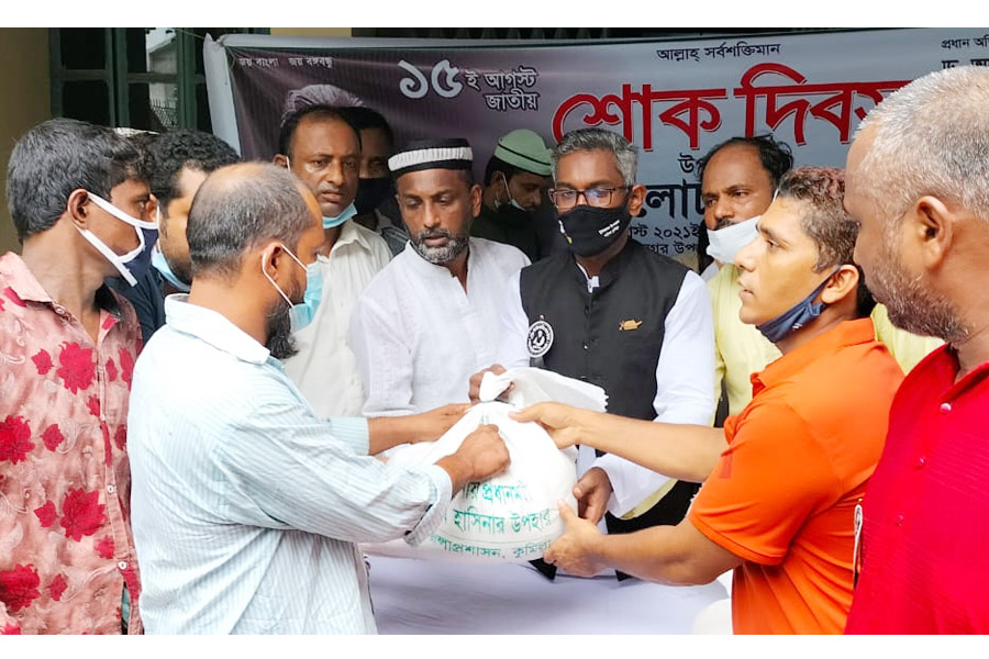 শোকদিবসে কুমিল্লায় এতিম শিশুদের মাঝে ড. কিশোরের খাবার বিতরণ