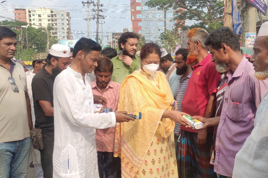 কুমিল্লার পাঁচ শতাধিক সিএনজি শ্রমিকের মাঝে ঈদ উপহার বিতরণ