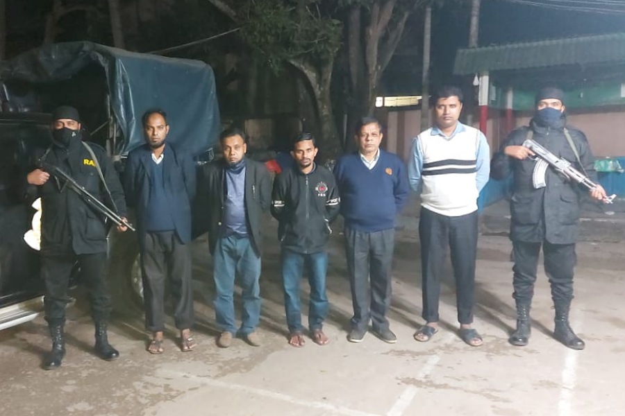 কুমিল্লায় পাঁচ ভূয়া ডাক্তার গ্রেফতার!