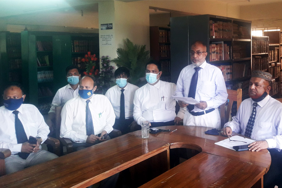 নামফলক মুছে ফেলার অভিযোগ প্রত্যাহার করে আইনজীবী সমিতির পাল্টা সংবাদ সম্মেলন