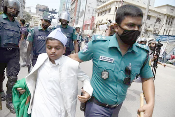 মোদি বিরোধী বিক্ষোভ থেকে শিশু বক্তা রফিকুল মাদানী আটক