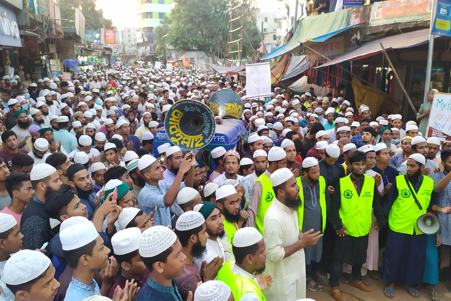 মহানবী (সা.) কে অবমাননায় লাকসামে বিক্ষোভ মিছিল