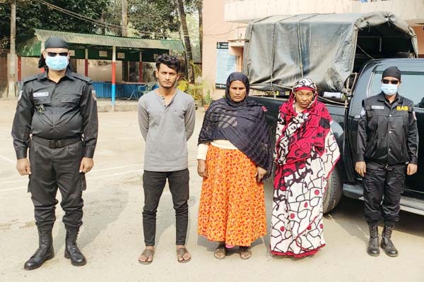 টোলপ্লাজায় মাদক নিয়ে মা-ছেলেসহ ৭ জন গ্রেফতার