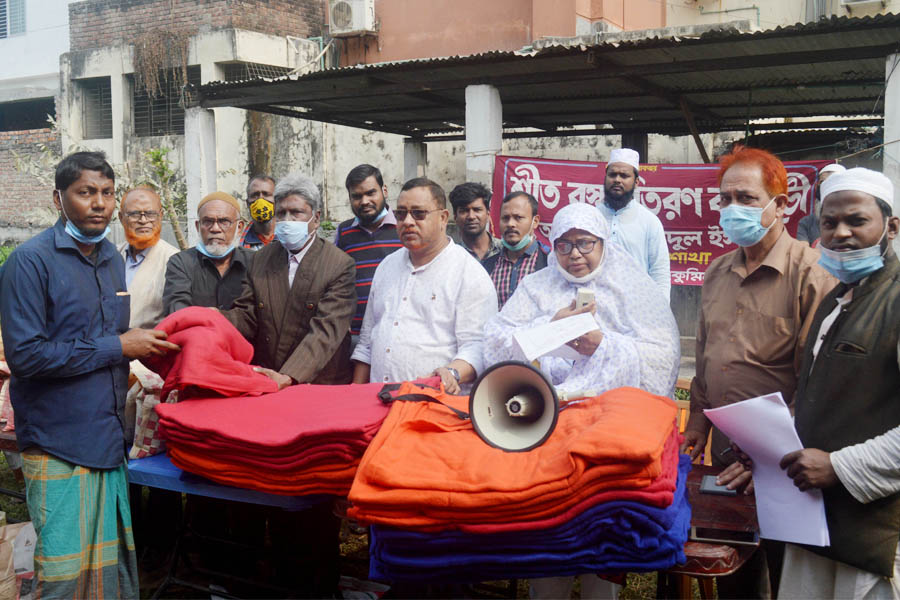 কুমিল্লায় প্রতিবন্ধীদের মাঝে আঞ্জুমানের কম্বল ও ত্রাণসামগ্রী বিতরণ
