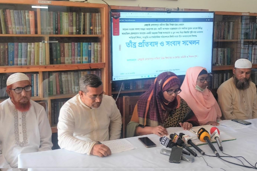 চান্দিনায় স্কুলে সাবেক এমপির সেই ম্যুরাল ভেঙে পড়েছিল ঝড়ে