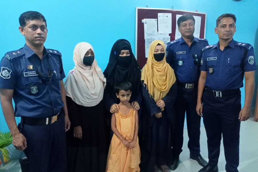 বাবা মায়ের ঝগড়ার কারণে আত্মগোপনে যায় চার বোন
