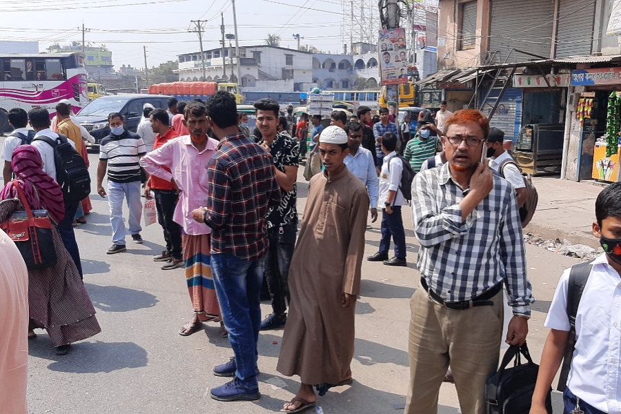 কুমিল্লা নগরীতে অটোরিকশা চালকদের ৬ ঘন্টার ধর্মঘটে যাত্রীদের ভোগান্তি